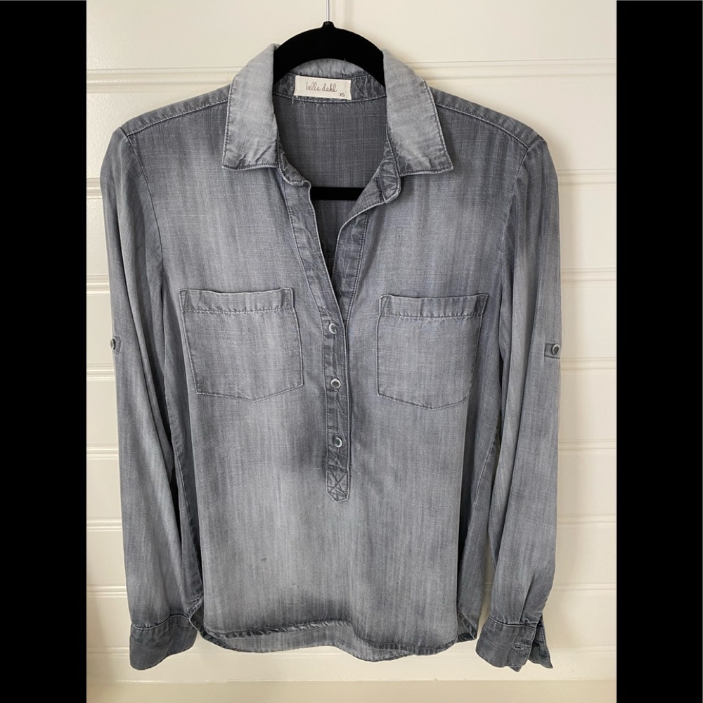 Bella Dahl pullover grey chambray distressed top